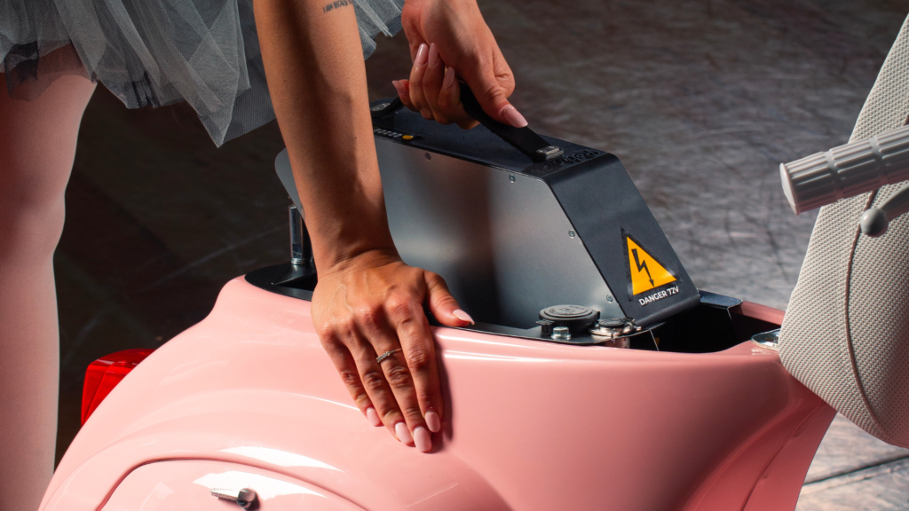 Battery installation inside a Retrokit pink Vespa Ballerina